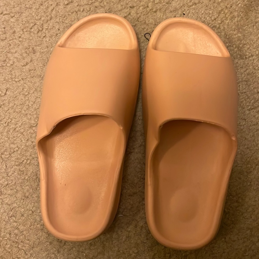 Pretty Little Thing slides from their website